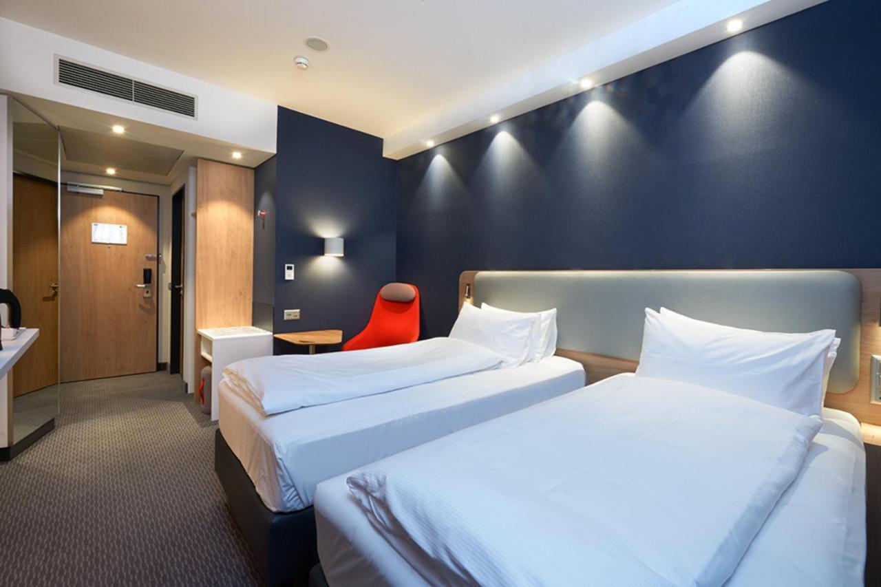 Holiday Inn Express & Suites - Basel - Allschwil By Ihg Exterior foto