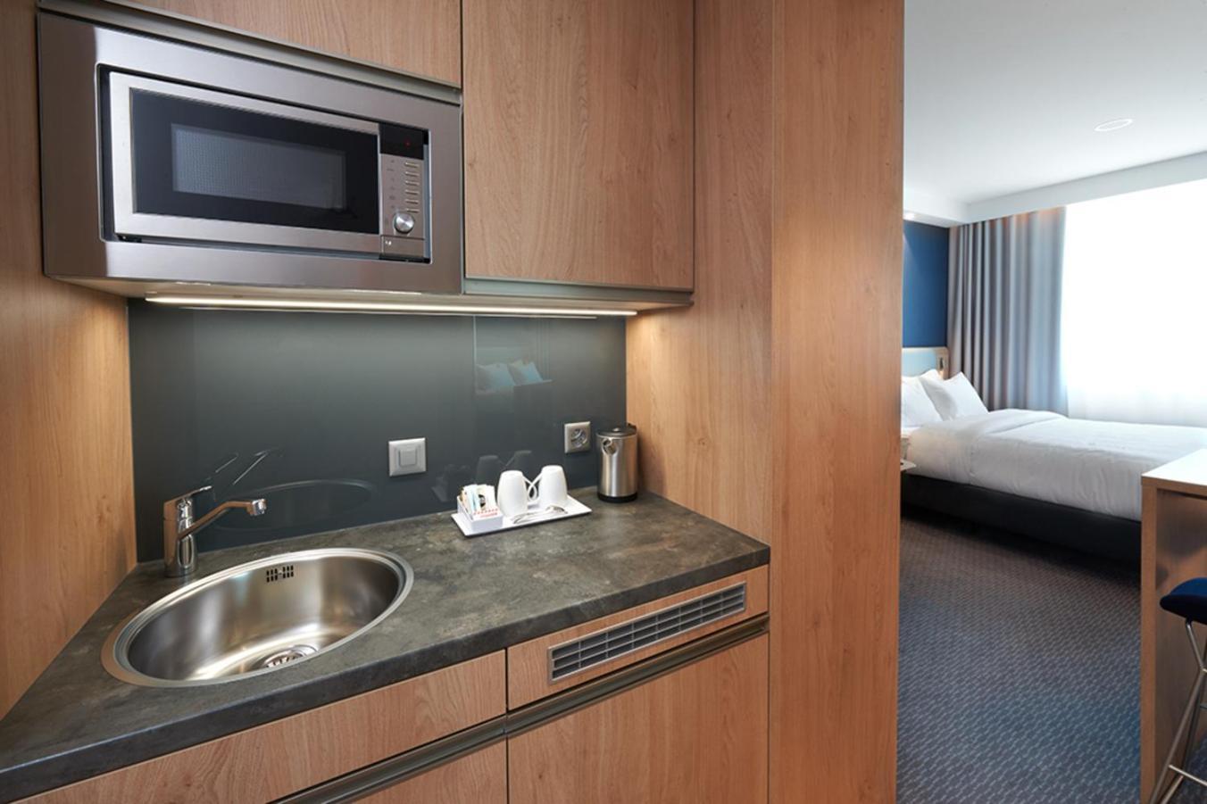 Holiday Inn Express & Suites - Basel - Allschwil By Ihg Exterior foto