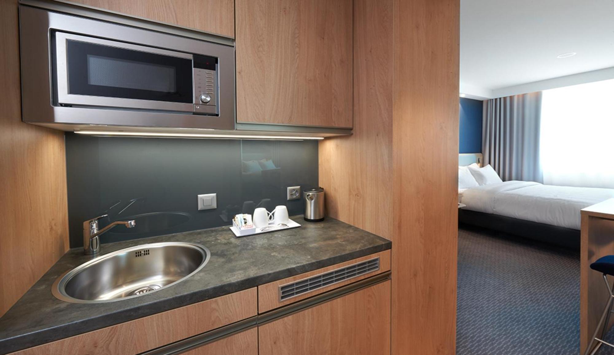 Holiday Inn Express & Suites - Basel - Allschwil By Ihg Exterior foto