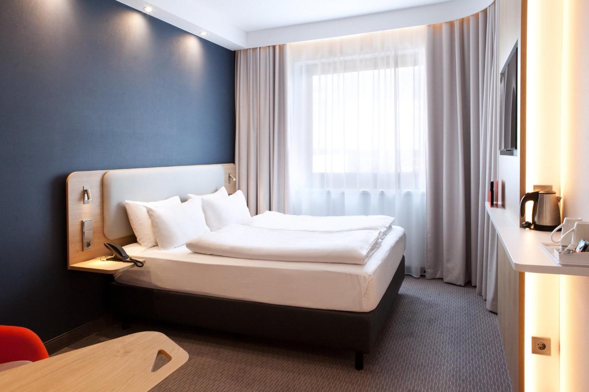 Holiday Inn Express & Suites - Basel - Allschwil By Ihg Exterior foto