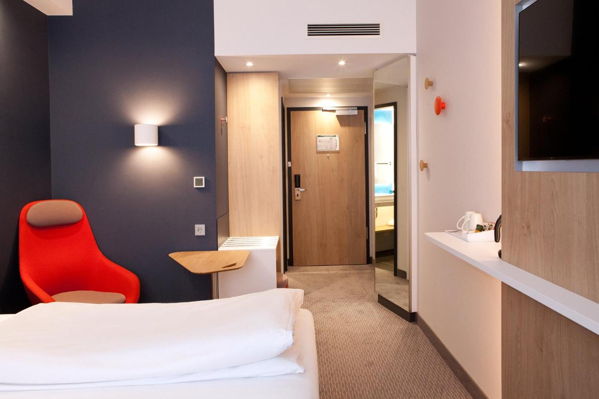 Holiday Inn Express & Suites - Basel - Allschwil By Ihg Exterior foto